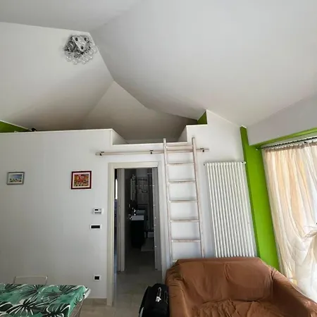 Апартаменты La Casa Gialla Лайгуэлья