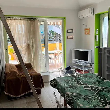 La Casa Gialla Apartment *