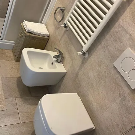 La Casa Gialla Апартаменты Лайгуэлья